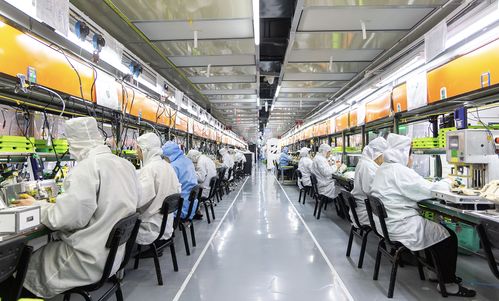 直擊富士康生產一線 當“高薪假”遇上“生產熱”，超級工廠“三忙”背后的高效與溫情